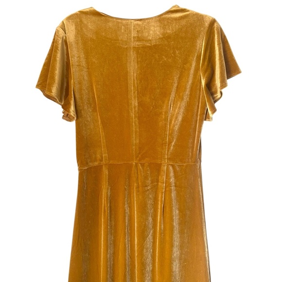 NWT Lucy Paris Women’s Velvet Wrap Dress Gold Flowy Sleeves Size M (No Belt) - Picture 13 of 14